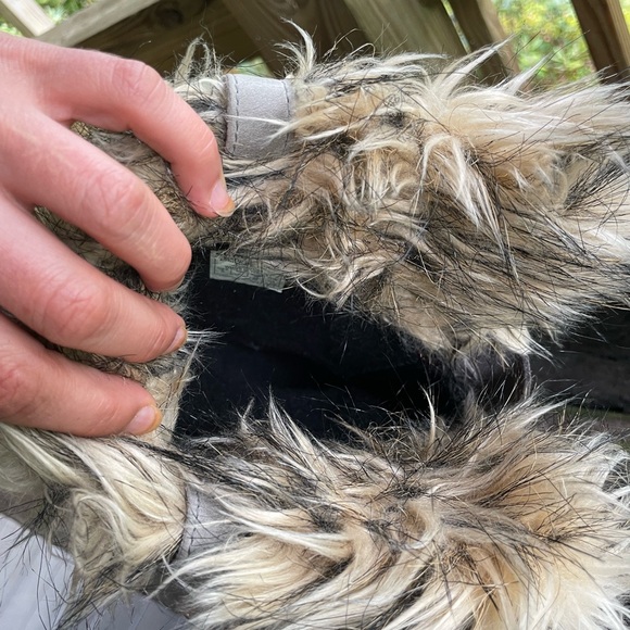 Sorel Joan of Arctic Black and Gray Winter Boots with Faux Fur Trim - Picture 9 of 14